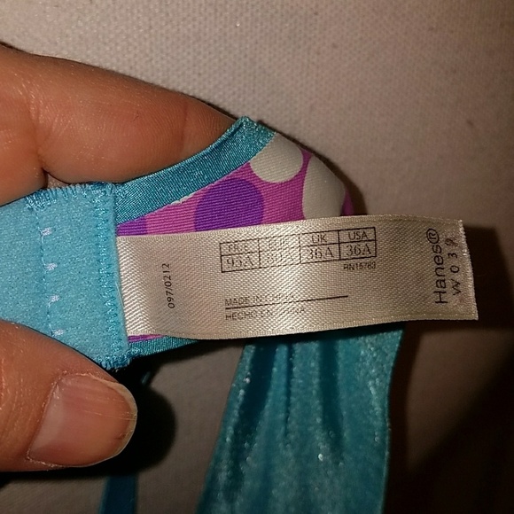 Hanes 36A Padded Bra with Adjustable Stra - Picture 5 of 6